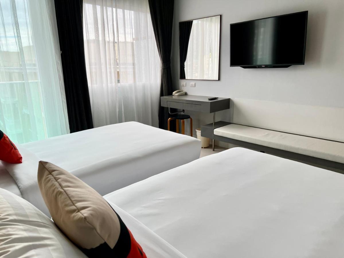 Hotel Centro One Patong Esterno foto